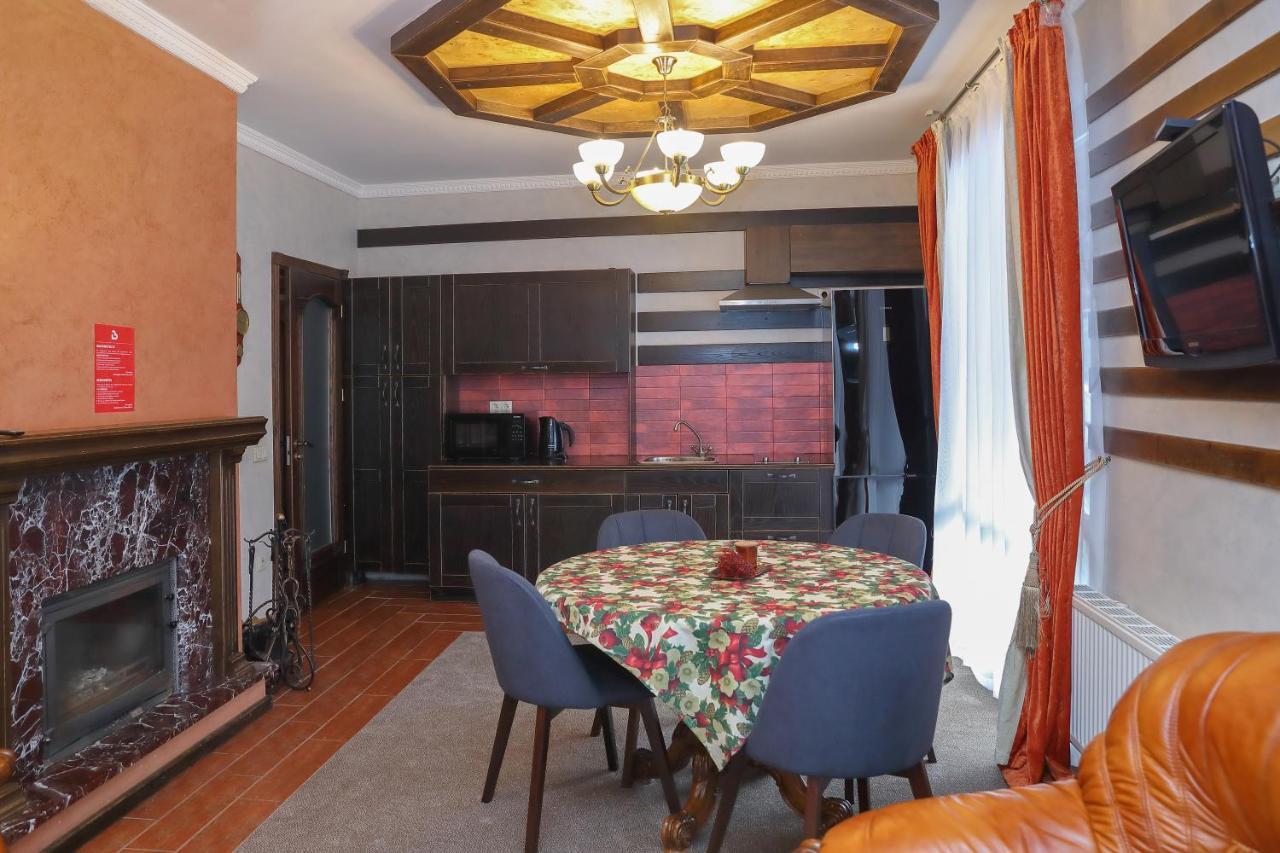Iris Hotel Bukovel Bagian luar foto