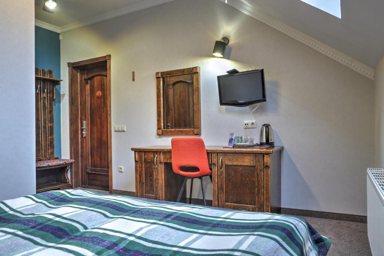 Iris Hotel Bukovel Bagian luar foto