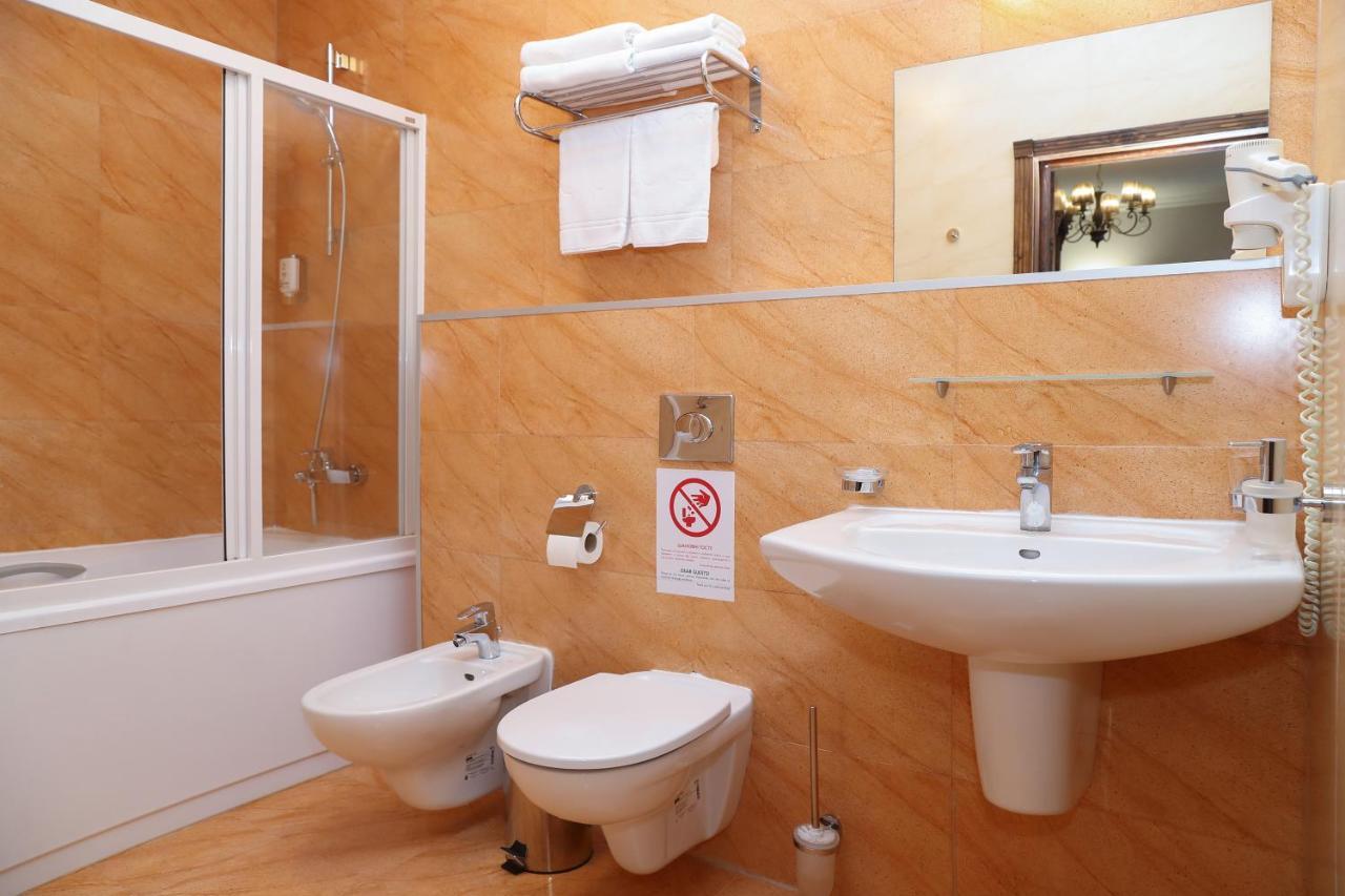 Iris Hotel Bukovel Bagian luar foto