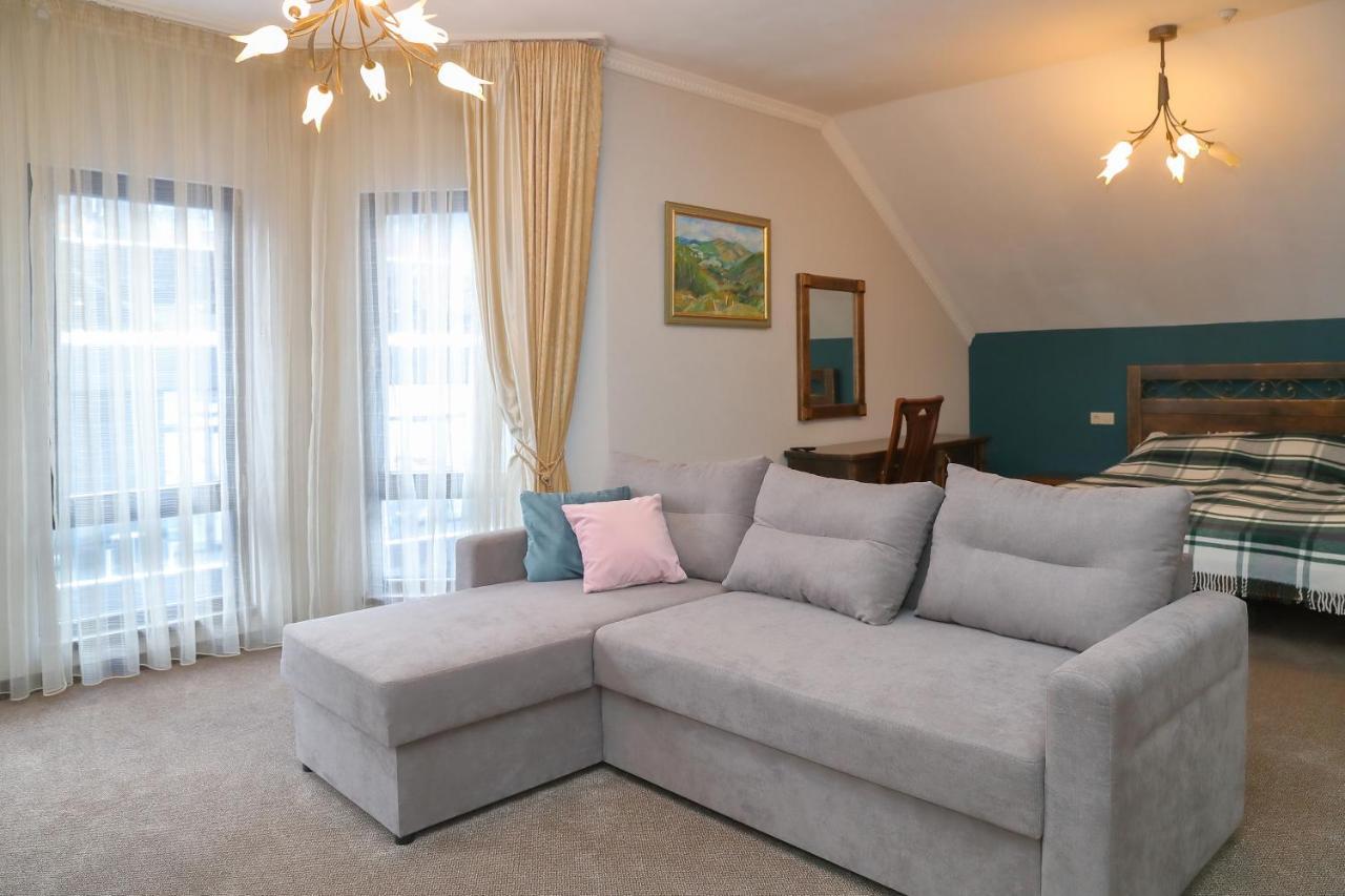 Iris Hotel Bukovel Bagian luar foto
