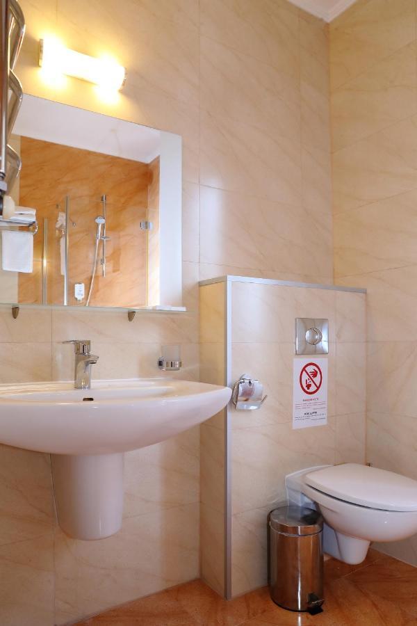 Iris Hotel Bukovel Bagian luar foto
