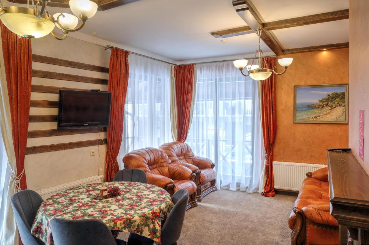 Iris Hotel Bukovel Bagian luar foto