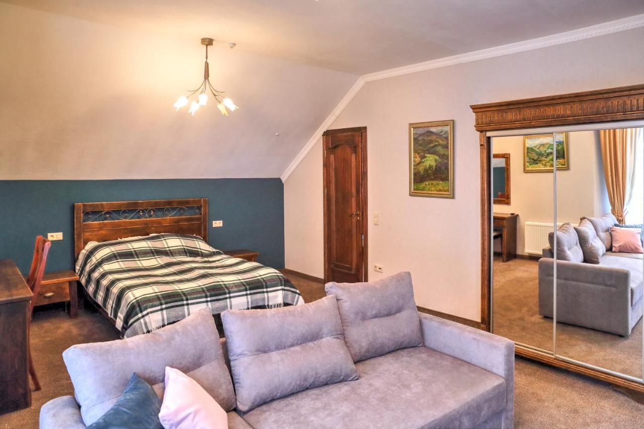 Iris Hotel Bukovel Bagian luar foto